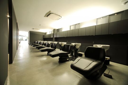 【くみの木】≪社会保険完備≫≪完全週休2日制≫≪住宅手当あり≫地域最大級のトータルビューティサロン！充実の教育体制はもちろん、条件面も年々良くなり美容師として長く活躍出来る環境！スタッフを大切にし、将来を一緒に考えてくれる会社です！「LaVie（ラヴィ）」からアシスタント（美容師）の求人☆★