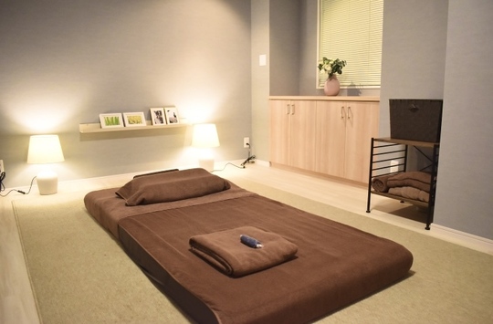 【薬院駅】≪配属店舗で研修実施・営業中のレッスンOK・未経験OK・研修中も給与あり≫レッスンは営業時間内かつ配属店舗にて実施！頑張りが評価される給与体制が整っています！リンパドレナージュ専門サロン「aloma&healing La Heal 薬院店（アロマアンドヒーリングラヒールヤクインテン）」からセラピストの求人★☆