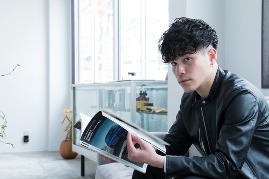 【塚本】≪月8.9日休み／土日休みOK／有給休暇あり≫≪社会保険完備≫≪実働8or6時間≫トレンドを押さえた幅広いメニューで集客もバッチリ！正社員、委託を選択できるので、ライフスタイルに合わせて勤務可能！メンズのお客様のみのユニセックスサロン「Shindy BARBER & MEN's STYLE SHOP（シンディバーバーアンドメンズスタイルショップ）」からスタイリスト（美容師・理容師）の求人