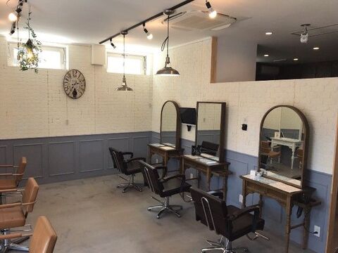 【JR鳳駅前】 社会保険完備  有給休暇&だんじり休みあり  月8日休み選択可能  入客チャンス多  月給25万円以上 アイラッシュブースもある人気ヘアサロン！とってもフレンドリーで働きやすい環境です！Hair’s CARE Carren（ヘアーズケアカレン）からスタイリスト（美容師）の求人★☆