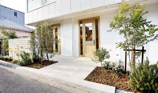 【富田】≪ママさん美容師やブランクのある方も歓迎≫≪ヘッドスパに興味のある方も歓迎≫≪マンツーマンでの入客も可能≫≪社会保険完備≫産休育休実績もあるサロンなので女性が働きやすい環境！ママさん美容師も多数活躍中！「DONNA TOTAL HAIR CARE 高槻店（ドナトータルヘアケアタカツキテン）」からスタイリスト（美容師）の求人☆☆