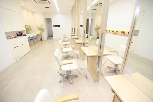 【甲子園】≪19時半に退勤可能≫≪社会保険加入OK≫≪高収入を目指せる≫≪週休2日もOK≫女性の方必見！長く働ける環境があります！大人の女性に人気の、地域密着型ヘアケアサロンです♪S’couronne（クロンヌ）からアシスタント（美容師）の求人☆★