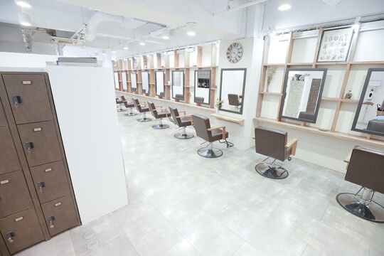 【江坂】≪最低保証給1日15000円！≫≪平均月収50万≫指名50%／フリー40%の還元率で高収入を狙えます！マンツーマンで接客出来るので単価を上げやすくお客様としっかり向き合えます！スタッフ同士仲が良く、楽しく働ける大人気サロン！「tetote by milly 江坂（テトテ バイ ミリー エサカ）」から、スタイリスト（美容師）の求人☆★☆