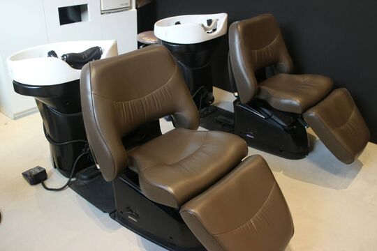 【なかもず】≪社会保険完備≫≪週休2日・年間休日110日以上≫プライベートを大切にしながらメリハリをつけて働ける環境！一人一人のお客様とじっくり関わりお客様との絆を大切にする「ties（タイズ）」からスタイリスト（美容師）の求人★☆