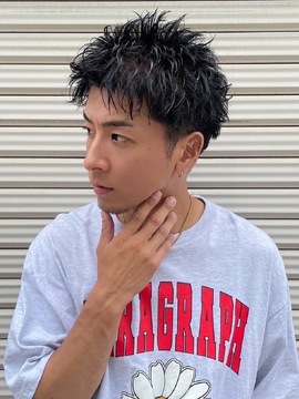 【西梅田】≪月8,9日休み≫≪社会保険完備≫≪最短1年半デビュー≫トレンド発信型のメンズ専門サロン！！！メンズスタイルを学びたい方にオススメ！！！「men's salon WW.. 大阪梅田（メンズサロンツーダブルオオサカウメダ）」からアシスタント（美容師）の求人★★