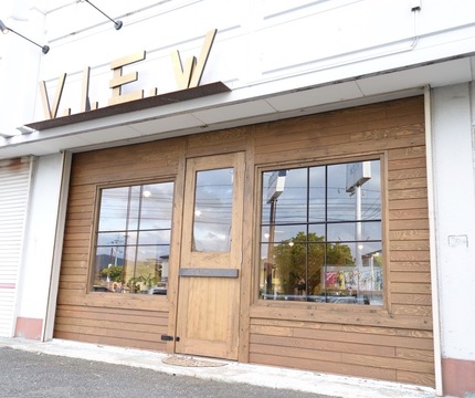 【春日市春日】≪社保完備・月給金額相談可能・スタッフ専用駐車場あり・ノルマなし・残業なし・育休実績あり・スタイリストオンリー・ブランクありでもOK≫顧客がいなくてもOK！！ひとりひとりの働き方に合わせて働きやすく長くお仕事できる環境を創っている入客チャンスアリの完全マンツーマン対応のヘアサロン「hair dress V.I.E.W（ヘアドレスビュー）」からスタイリスト（美容師）の求人☆★☆