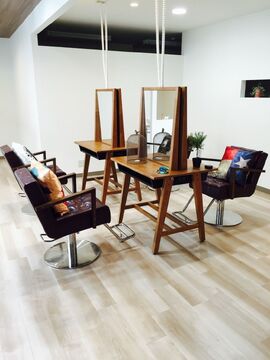 【池田駅】≪土日休みOK≫≪完全週休2日制≫≪時短勤務相談OK≫≪保育手当あり≫≪バースデー休暇あり≫≪19時までに退勤可能≫≪社会保険完備≫≪交通費・駐車場代支給あり≫お子さんがいらっしゃる方でも働きやすい環境！手荒れが起きにくいマイクロバブル導入！「s.i.m hair creation（シムヘアクリエーション）」からスタイリスト（美容師）の求人☆☆