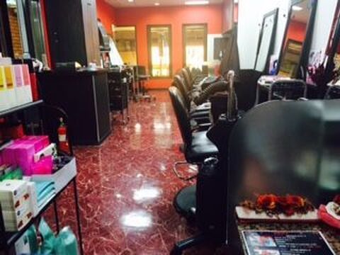 【南森町】≪月給25万円〜≫≪店長候補も募集中≫地域密着で幅広いお客様が来店される個性的なヘアサロン★経験豊富なオーナーさんが幅広い技術を指導！夜遅くならないのでプライベートも充実♪Z-ZONE（ゼットゾーン）からスタイリスト（美容師）の求人★☆