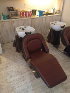 【富雄】◇◆カット入客チャンスが多い◆◇人間力を大切にし、技術以外にお客様に好かれるような人柄も磨いていくことができます。14（ジューヨン）からスタイリスト・Jr.スタイリスト(美容師)の求人★☆★