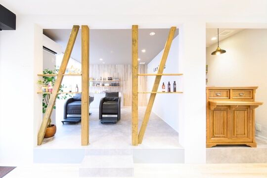 【住道】≪第2,3日曜休み≫≪月8,9日休み≫≪月給26万円≫≪自転車支給あり≫≪平均退社時間19時≫入客チャンスが多いサロンでどんどん経験を積んでいける！平均客単価1万円以上！自分のペースでプライベートも充実させたい方におすすめ！！「Laviere（ラヴィエール）」からスタイリスト（美容師）の求人☆★