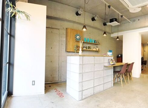 【JR高槻駅】≪月8日休み！月1回の土日休みも取得OK≫今後の出店を考えての求人です！今までにないサロンを作っていきたい！そんな想いを持ったオーナーさんの下で一緒に頑張りませんか BLUE（ブルー）からスタイリスト（美容師）の求人☆☆