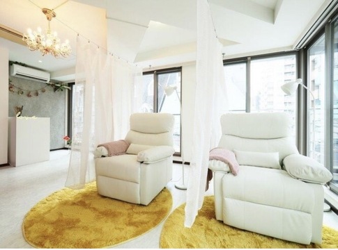 【四ツ橋】ネイル＆エステもあるトータルビューティーサロン！≪月1回土日休み可能≫≪髪色、ネイル自由≫≪社会保険完備≫頑張りがお給料としてしっかり還元されるサロンです！「eyelash Calin（アイラッシュカラン）」からアイリスト（まつげエクステ・まつげパーマ・アイブロウ）の求人☆☆