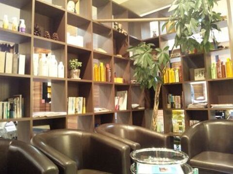 【綾之町】≪週休2日≫≪営業中レッスンあり≫未経験・通信生OK！幅広い技術で「誰からも信頼される理美容師」になりたい方にオススメ！頑張った分評価されるので、協力し合うチームワークのよいサロン「Iuventas（ユウェンタス）」からアシスタント（美容師・理容師）の求人☆★