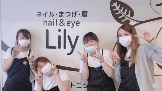 【住道】≪完全週休2日制＆社会保険完備≫≪有給休暇あり≫地域の皆様に愛されるサロン。女性が永く活躍できる環境バッチリ！「nail&eye Lily 住道店（ネイルアンドアイリリースミノドウテン）」からアイリスト（まつげエクステ・まつげパーマ・アイブロウ）の求人☆☆