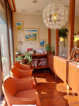 【JR吉塚】★★月100人ほど入客していたスタッフの顧客を限定1名で引き継ぎ可能★★≪第1.3日曜日お休み・ブランクありでもOK・18時迄の営業時間≫パートアルバイトでも追々正社員登用OK！！30～50代の女性スタッフ大歓迎！お客様の年齢層も幅広くお距離が近いヘアサロン「Hair&Make Alice（ヘアアンドメイクアリス）」からスタイリスト（美容師）の求人☆☆