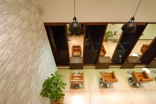 【金沢駅】≪月給20万スタート♪≫≪月7,8日休みでプライベート◎♪≫≪安心の社会保険完備≫≪うれしい日曜休みあり♪≫働きやすい環境が整ったアットホームサロン！入客チャンスも多く働きがいも抜群で、充実した毎日を送れるお店です。“apt mocalabel（アプトモカレーベル）”からスタイリスト（美容師）の求人☆☆