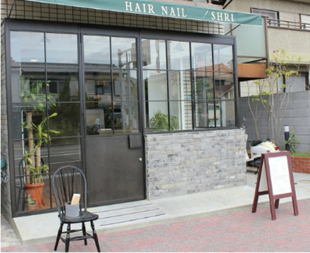 【甲子園】個人店では珍しい分業制で行なっています！ネイルも併設のトータルビューティーサロン“SHRI”各分野のスペシャリストから、直々に学ぶことが出来る♪メイクも教えてもらえるので、興味のある方には嬉しいですね★パートも同時募集！アシスタント（美容師）の求人☆★