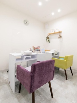 【河内長野】≪完全週休2日制≫≪社会保険完備≫≪20時までに退勤可能≫≪サロン定休日なし≫清潔感溢れる店内のトータルビューティーサロン！働きやすい条件でプライベートとの両立もできます！明るく丁寧な接客ができる方歓迎！「Atto repetee（アットリピティ）」からネイリスト（ネイル）の求人☆☆