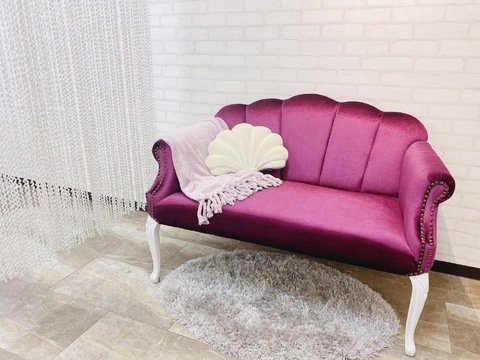 【天王寺】≪総売上40％還元≫≪週3日、1日5時間勤務～OK≫≪土日休み月2回までOK≫≪集客サポートあり≫≪髪色自由・ネイルOK≫幅広いメニューと施術スピードが人気のサロン！技術に自信がない方でも安心です！「eminy lash（エミニーラッシュ）」からアイリスト（まつげエクステ・まつげパーマ・アイブロウ）の求人☆☆