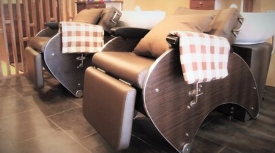 【国体道路】幅広いメニューを取り揃えお客様の希望にお応えします。世代を問わず多くのお客様が来店されるのでたくさん関わりをもつことができるヘアサロン「Papillon Rose（パピヨン ロゼ）」からスタイリスト（美容師）の求人☆★