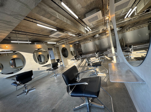 【JR元町】≪社会保険完備≫≪完全週休2日≫≪入客チャンスあり≫新規入客のチャンスも多いため、顧客のいない方にもオススメです！「LIRA CUORE（リラクオーレ）」からスタイリスト（美容師）の求人☆☆