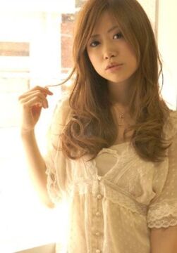 【元町】お客様一人一人にしっかり関われる！勤続年数によって有給休暇もアリ！少人数サロンなので、入客チャンスアリ！プライベートサロン「Ari（アリ）」からアシスタント（美容師）の求人☆★☆