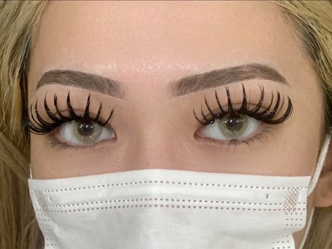 【堺東】≪髪色ネイル自由≫≪朝礼終礼、ミーティング無し！≫インフルエンサーのスタッフやお客様も多いトレンドサロン「emma（エマ）」からアイリスト（まつげエクステ・まつげパーマ・アイブロウ）の求人★☆