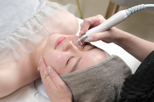 【谷町九丁目】アイラッシュ＆ネイルメニューあり！長く安心して働けるアットホームサロン≪実働8時間＋休憩1時間≫≪土日休み月2回までOK≫よもぎ蒸しやハイドラなど、お客様やスタッフの声を聞いて幅広く導入「Cherir（シェリール）」からエステティシャンの求人★☆★