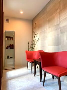 【樟葉】≪日曜、月曜、祝日が定休日≫≪社会保険完備≫≪パートさんは週2日〜勤務OK≫≪9:00〜17:00までの勤務が出来る方の求人≫≪20時までに退勤可能≫ママさん美容師が多数活躍中◎風通しがいい環境で離職率が低いサロン！「vivace くずは並木店（ヴィヴァーチェクズハナミキテン）」からスタイリスト（美容師）の求人☆☆