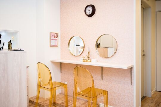 【恵比寿】未経験OK！■土日休み相談可能・実働8時間・誕生日休暇あり・社会保険完備■高級感たっぷりの可愛い店内♪まつ毛パーマやカラーエクステなど、幅広いメニューを取りそろえています！研修体制もバッチリ！PLUME 恵比寿店（プリュームエビステン）からアイリスト（アイデザイナー・まつ毛エクステ）の求人☆☆