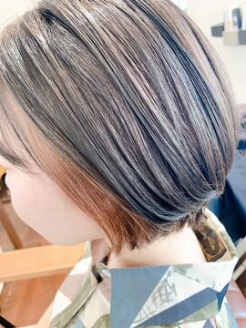 【丹波柏原】≪日曜定休あり≫≪社会保険完備≫≪18時までの退勤可能≫≪産休育休取得率100％≫≪有給休暇あり≫日曜日は定休日となっているので、子育てママさんなども働きやすい環境！「BRUG（ブルグ）」からスタイリスト（美容師）の求人☆★