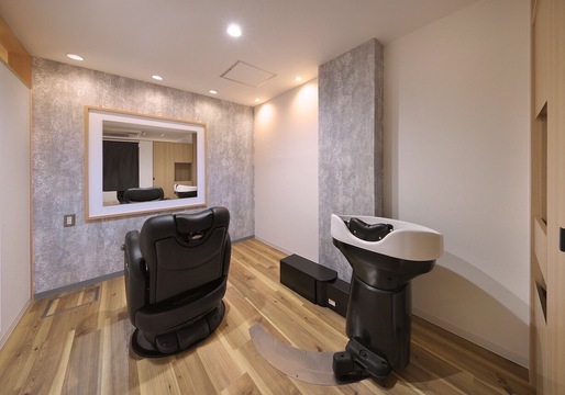 【桂】≪月8日休み≫≪土日休み可能≫≪社会保険完備≫≪賞与あり≫≪スタイリストオンリー≫完全個室の髪質改善サロン！平均客単価16000円の高単価サロンです！税抜60万円以上の売上でフレックスでの勤務が可能！幅広い年齢層のスタッフが活躍中！「Lien（リアン）」からスタイリスト（美容師）の求人☆★☆