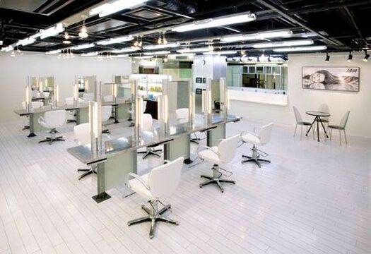 【自由が丘】＜完全週休2日制＞＜社会保険完備＞抜群の待遇を擁する全国に展開するTAYAグループ☆入客チャンスが多いので月給30万円以上稼ぐことも出来ます♪TAYA 自由が丘店（タヤジユウガオカテン）からスタイリスト（美容師）の求人☆★