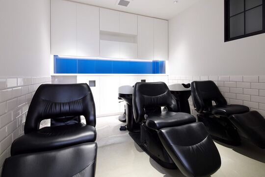 【烏丸】≪月給20万円〜≫≪社会保険完備≫≪営業時間内レッスン可能≫≪20時までに退勤可能≫着付けやメイクも学べる環境あり！レッスンはあなたのペースで進められる◎地域密着型のアットホームサロン！「Roll（ロール）」からアシスタント（美容師）の求人☆★