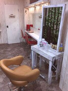 【ひばりヶ丘】◆デビューまで平均2年以内・営業中のレッスンOK・有給休暇あり・バースデー休暇あり◆姉妹店での研修も可能でより幅広いカットの技術がしっかり身に着けられます。カラーカット専門店 aluf（カラーカットセンモンテンアルフ）からアシスタント（美容師）の求人★☆