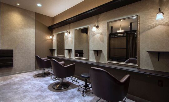 【小松駅】≪社会保険完備≫≪充実した教育体制≫≪営業中レッスンOK≫充実した福利厚生面で女性も働きやすいトータルビューティーサロン！「antiqa embel（アンティカアンベル）」からアシスタント（美容師）の求人☆★