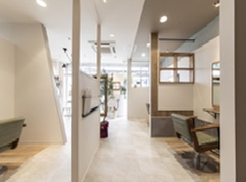 【箱崎駅】≪平均退勤19:00≫≪営業中のレッスンOK≫≪半個室サロン≫お子様連れのお客様もご来店！ヘアケアに力を入れ癒しの空間をご提供するヘアサロン「BIOLUS（ビオラス）」からスタイリスト（美容師）の求人☆★