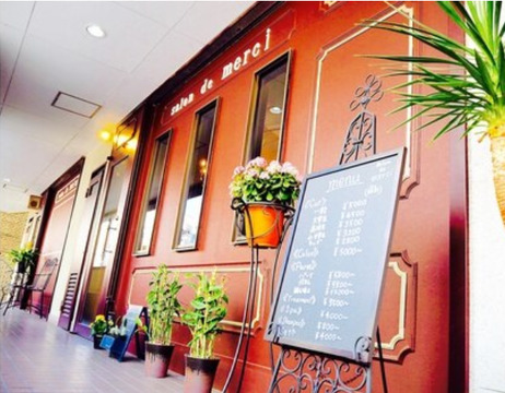 【青葉台】≪住宅手当あり≫≪有給休暇あり≫≪デビューまで2年以内を目指せる≫≪社会保険完備≫自分に合った働き方でプライベートも充実させられる！「salon de merci（サロンドメルシー）」からアシスタント（美容師）の求人☆★