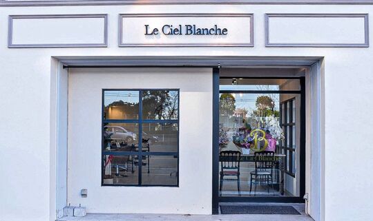 【深井】≪月8日休み≫≪最短2年以内でデビュー可能≫≪20時迄に退勤可能≫営業中レッスン可能で、マンツーマンで学べる環境です!仕事とプライベートを充実させたい方にもオススメのサロン！「Le Ciel Blanche（ルシエルブランシュ）」からアシスタント（美容師）の求人☆★