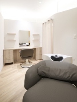 【日比谷】≪完全週休2日制≫≪実働7.5～8時間≫≪社会保険完備≫≪20時迄に退勤OK≫充実した福利厚生で安心して長く働ける環境！髪質改善に特化した女性専門サロン！「ヘアメディカルサロン銀座PREMIUM（ヘアメディカルサロンギンザプレミアム）」からスタイリスト（美容師）の求人★☆