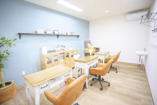 【下伊田駅】≪社会保険完備・営業時間18:00迄・パートアルバイトOK≫トータルビューティーなので幅広い技術でお客様をキレイにします！！兼任の働き方もOKなのでできる技術を増やし成長できる環境のトータルビューティーサロン「CALaN（カラン）」からネイリスト（ネイル）の求人☆☆