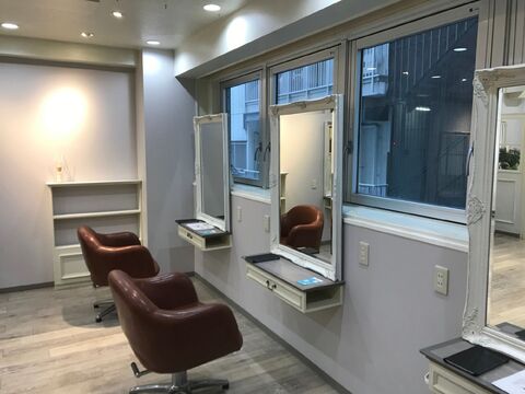 【名古屋駅】≪週休二日制≫≪社保完備≫スタイリストオンリーサロン！！高収入も狙えてプライベートも充実♪長く安心してお仕事が出来る環境の30代からの大人女性に向けたヘアサロン「Santa'Fe 名駅南店（サンタフェメイエキミナミテン）」からスタイリスト（美容師）の求人★☆