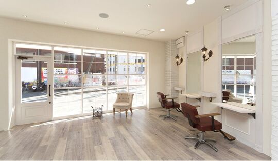 【枚方市駅】≪社会保険完備≫≪平均退社19時半≫ヘアメイクも学べる♪入客チャンスあり◎風通しがいいサロン☆Julia by BEAUTY STREAM（ジュリアバイビューティーストリーム）からスタイリスト（美容師）の求人☆★