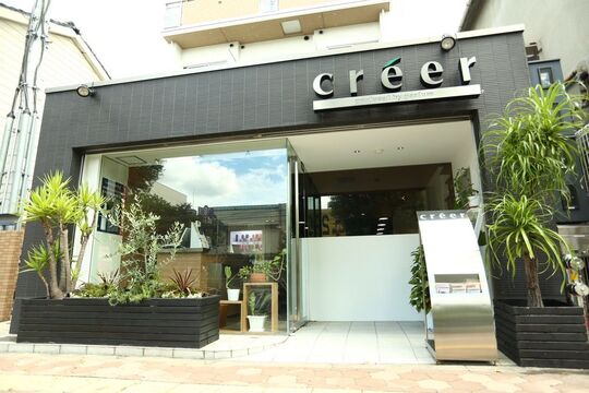 【都島】≪月給20.5万円≫≪有給休暇あり≫≪社会保険完備≫≪2ヶ月に1回土日休みOK≫丁寧なのに親しみやすい。しっかりした技術と接客で地域に愛されています！幅広い技術を学べるアットホームなサロン「creer（クレエ）」からアシスタント（美容師）の求人☆★☆