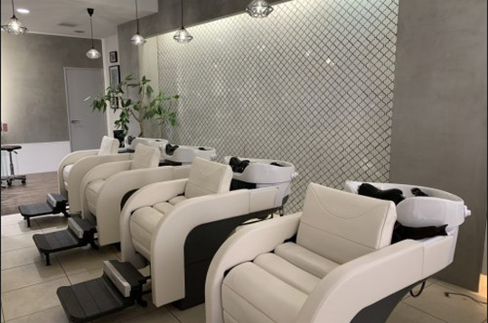 【伊勢崎駅】◇マツエク、着付け、メイクも学べる・18時までの営業時間・日曜休みあり・有給休暇あり・住宅手当あり・社会保険完備◇短い勤務時間でもしっかり稼げるシステムを構築しています。今までの技術をいかしながらたくさんのお客様を担当できる「SHAMPOO 伊勢崎宮子店（シャンプーイセサキミヤコテン）」からスタイリスト（美容師）の求人☆★