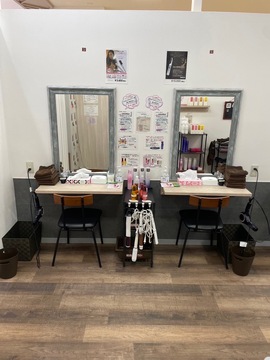 【春日】≪車通勤OK・社会保険完備・月休8日・有給休暇あり・基本残業無し・パートアルバイトも歓迎≫プライベートも充実させたい方必見！ブランクのある方や働くママさんも大歓迎！予約制の白髪染め専門店 「白髪染め専門店 スマートカラーKirei アクロスモール春日店（シラガゾメセンモンテンスマートカラーキレイアクロスモールカスガテン）」からカラーリスト（美容師）の求人☆★