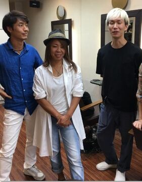 【苦楽園口】≪社会保険完備≫≪2年以内でデビュー可能≫≪平均退社18:00≫営業時間内でのレッスンが可能で無駄なく効率良く学んで行ける環境です。地域密着型アットホームサロン“Belles et beaux（ベルェボォ）”からアシスタント（美容師）の求人★☆