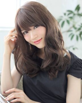 【新石切】 月8日休み  社会保険完備  3ヶ月に1度ボーナス 月収30万円以上も可能！関西に展開する人気のヘアサロンです☆少人数制で地域密着&楽しくノビノビ働ける環境☆独立支援あり！！hairs BERRY 新石切店（ヘアーズベリーシンイシキリテン）からスタイリスト（美容師）の求人☆★