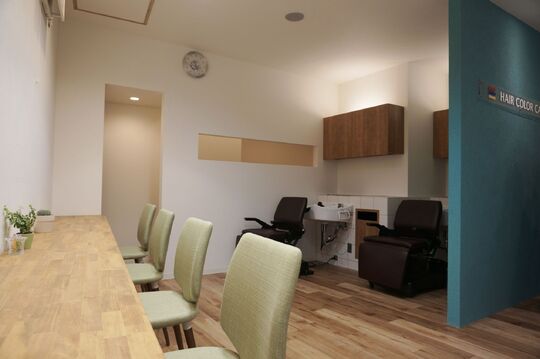 【千鳥橋】ママさん活躍中！自分のライフスタイルにあわせた勤務が可能!!休みや勤務時間などはしっかり相談させて頂きます!!カットメニューが無いのブランクがある方も安心！カラー専門店「HAIR COLOR CAFE千鳥橋店（ヘアーカラーカフェチドリバシテン）」からカラーリスト（美容師）の求人☆☆