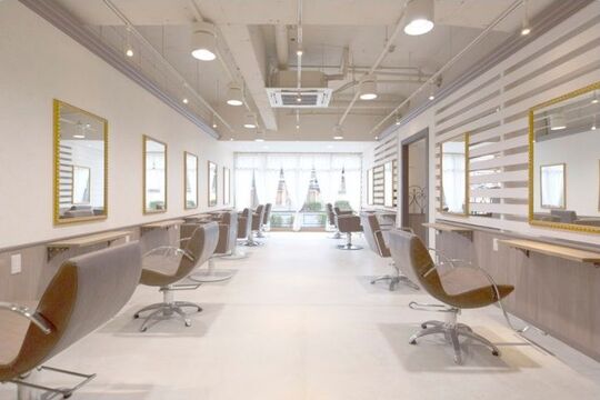 【南森町】≪社会保険完備≫≪月8日休み≫オシャレで高級感のあるサロン空間が広がり、お客様とじっくり長く向き合えるヘアサロン！パートや準社員なども歓迎！「Sanctuary wity connect（サンクチュアリウィズコネクト）」からスタイリスト（美容師）の求人☆☆